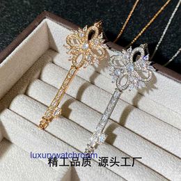 Luxury Tiffenny Designer Brand Pendant Necklaces V Gold T Family Romantic Forest Snowflake Key Necklace Light Temperament Full Diamond Mesh Red Sweater Collar Chai