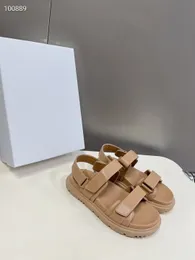 Designer Sandale für Frauen Plattform Sandalen Sandale rutschen Schuhe Dicke untere Sommer Flat Heel Hakenschleife Casual Beach Schnalle Echtes Leder hohe Qualität mit Box 10a