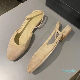 Letras clássicas tiras de fivela sandálias femininas couro emendado sapatos cobertos de toupe