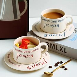 Mugs 250ml Capacity Ceramics Retro Style Coffee Cups Cup Plate Combination Set Cappuccino Handle Porcelain Red French Letter