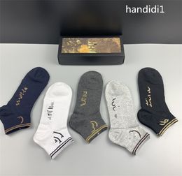 Mens socks fashion V Letter Printed stocking Cotton Sports thick Socks Man Women Football Basketball Breathable striped athletic tall socks Luxury sportsocks L3