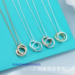 Luxury Tiffenny Designer Brand Pendant Neckor White Copper Tie Family Double Ring Halsband Kvinnor Netröda smycken 1837T CLAVICLE Kedja Ljus lyx Fashion Pend