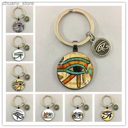 Keychains Lanyards Hot selling eye of Horus keychain classic Egyptian rune evil eye art printed glass cabochon key chain amulet for men and women Y240417