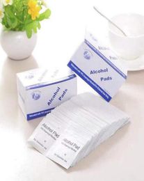 Disposable Wet Wipes Box of 100 Sterile Alcohol Prep Pads Wipes Cleanser Universal for Skin Nail Computer Mobile Phone5993942