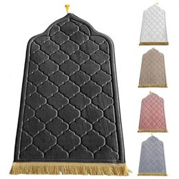 Flannel Prayer Mat For Muslim Ramadan Worship Kneel Blanket Embossing Floor Carpets Anti Slip Soft Portable Travel Prayer Rug 240409