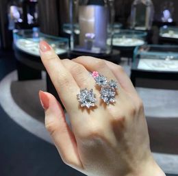 Романтический цветочный палец Moissanite CZ Кольцо AAAAA Циркон 925 Стерлинговые серебряные серебряные обручальные обручальные кольца для женщин для женщин подарки на день рождения