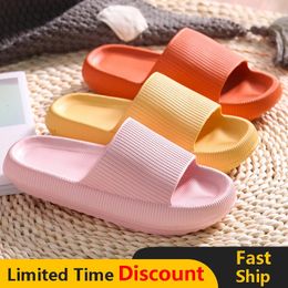 Women Bathroom Slippers Cloud Cushion Slides Summer Soft Thick Platform Home Men Indoor Nonslip Flat Flip Flops Quick Drying 240412