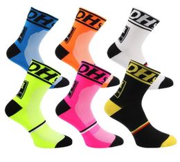 Professional Middle Socks Mountain Bike Cycling Outdoor Sport Socks Protect Feet Breathable Wicking Men Bicycle 6 Colors8256541