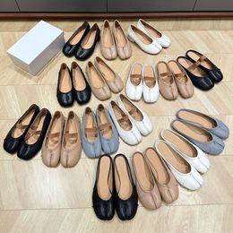 Top quality tabi Pleated loafers Mary Jane Flat dress shoes Genuine Leather slip on flat shoes Women's slides slipper Luxury designer loafers Factory footwear