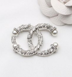 Luxury Brand Designer Double Letter Pins Brooches Women Gold Silver Inlay Crystal Pearl Rhinestone Cape Buckle Brooch Suit Pin Wed5425537
