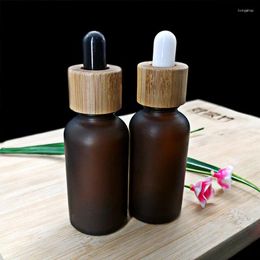 Storage Bottles 50pcs 30mlAmber Frosted Glass Dropper Bottle With Bamboo Cap Wood Grain Lid Cosmetic Pipette Essential Oil Packaging