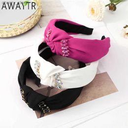 Hair Rubber Bands AWAYTR Handmade Rose Womens Hairband Pearl Decorated Hair Bands Alloy Hoop Braided Headband For Adult Girls Headwear Y240417PFS7