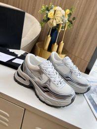 2024 Woman Designer Ultimo papà scarpe da sneaker casual sneaker Nuova taglia di arrivo 35-40