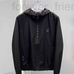 Erkek Ceketler Tasarımcısı Lvchao Marka Yaz 2024 Sıradan Kapüşonlu Güneş Koruyucu Giyim Gençlik İnce Fit Ceket Yeni 882-17 JY8D
