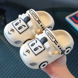 Sandals Baby hole shoes summer boys and girls infants and young children anti slip soft soles indoor children cool slippers 240419