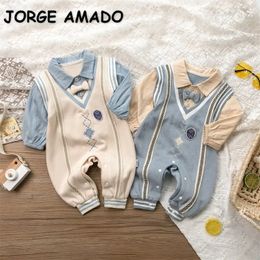 Autumn Baby Boy Romper Long Sleeves Blue Apricot Patchwork Bowtie Turndown Collar Jumpsuit Infant Gentleman Clothes E2205 240416