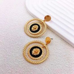 Other Hip-hop Relief Lion Head Earring for Women Girls Vintage Gold Color Embossed Exaggerated Big Circle Earring Fashion Jewelry 240419