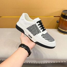 Cool Qixiu Light Fashion Brand Board for Men 2024 New Thick Sole, High Weight, Wear Resistant Small White Shoes, Pure Leather Breathable Casual Shoes