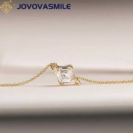 Подвесные ожерелья Jovovasmile VVS Моссанитовое ожерелье 0,5CT Lozenge Cut Серебряное покрытие 18 -каратного золота рождественские украшения для женщин 240419