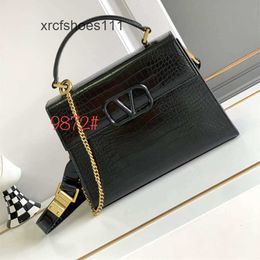 New Bags Lady Runway Light Vallentinoo Stud Official High-end Crocodile Pattern Product Napa Buckle Leather Style Paired Bag Luxury Handbag Vsling Womens 0B8D
