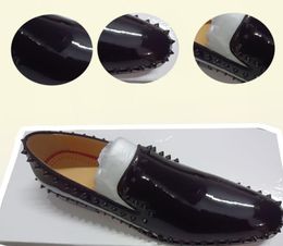 Fashion Design Men Rivets Wedding Shoes Patent Flats Spring Summer Slender Silhouette Spike Studded Loafers For Mens2615890