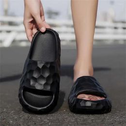 Sandals Toilet Bath Bathing Men Sneakers Silver Shoes Soft Sole Slippers Sports Sapateni Hit Advanced Loafers Top Grade