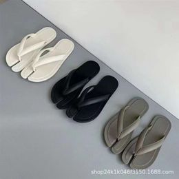 Slippers Mm6 Flip Flop Beach Women's Outerwear Magi Flat Bottomed Clip Toe Shoes Summer Sandal Pig Trotters