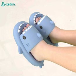 Slipper ChildrenSlippers Soft Sole Cartoon Shark Slipper Women Man Indoor Outdoor EVA Non-slip Slippers for Childrens Shoes SandalsL2404