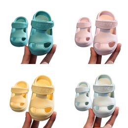 Summer Baby Boys Girls Hole Shoes Sandals with Soft Bottom Nonslip Kid Beach Accessory Children 's Breathable Slippers y240408