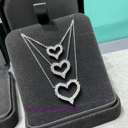 Luxury Tiffenny Designer Brand Pendant Necklaces Seiko Edition T Family Womens Small Cong Design Gold Plated Hollow Set Diamond Heart Necklace Love Medium and Large