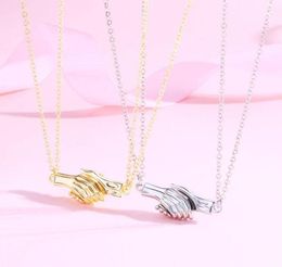 Pendant Necklaces 2Pcs Couple Magnetic Friendship Necklace Hiphop Magnet Peace And Love Handshake Charm Chunky Ochain Choker For 6870518