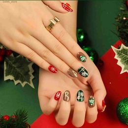 False Nails Short Round Press on Nail for Women Girls Christmas Theme Gift Tree Snowflake Fake Nail for Christmas DIY Manicure Supplies Y240419