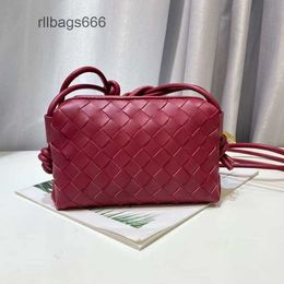 Simple Square Product Woven Crossbody Capacity Lady Shoulder Cowhide Loop Bottegs Purse Bag Small Large Designer Venetass Hand Single Bags UBYC