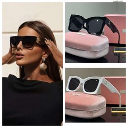 Designer Womens Oval Frame Glasses Uv Hot Selling Property Squared Sunglasses Metal Legs Mu Letter Design Eyeglasses High Quality 2024