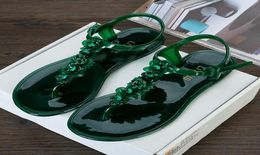 2019 Novo Plástico Europeu e Americano Plástico com flores artesanais Toe Tbutton Sandals feminino Candy de praia de verão sandals6334408
