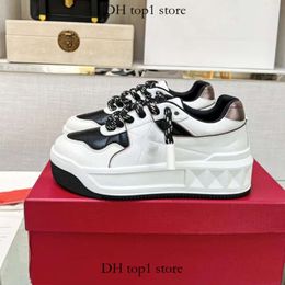 Common Projects Shoe Brand Luxury Common-shoes Pop Design Men Casual Shoes Women White Sneaker Low Leather Sneakers Black Leathers Outdoor Trainers 539