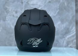 Przewrócony biały i czarny kask motocyklowy, motocykl terenowy Cascos Motorcycle Motorcycle Motorcycle Helmet