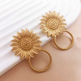 Other Korean Gold Color Sunflower Earrings for Women Fashion Daisy Exaggerated Vintage Metal Earring Jewelry 240419