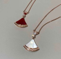 Necklaces 18k real gold material special fan shape desgin pendant necklace with diamond and nature shell beads red agate style have certific