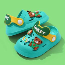 9UQH Sandals 2004 Baby Slippers Shoe Sandals for Girl Boy MULes Baby Girl Cartoon Shoe Sandal Infantil for Boy Kid Garden Shoe Infant Gir 240419