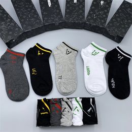 Multicolor Fashion Designer Mens Socks L Women Men High Quality Cotton All-match Classic Ankle Breathable GU Mixing Football Basketball Socks Wholesale V12