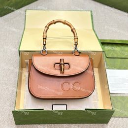2024 Designer Bag Bamboo Handle Handbag Fashion Handheld Saddle Bag Small 22cm Womens Purses Pockets Carrying Extended Belt Crossbody Shoulder Bags