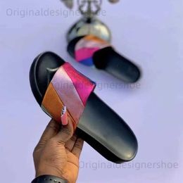 Slippers KURT G Colourful Thick Sole Slippers Eagle Head Diamond Buckle Sandals Designer Hardware Outdoor Flat Heel Ladies Sandals Luxury T240419