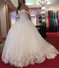 2020 Elegant Arabic Ball Gown Wedding Dresses Off Shoulder Lace Appliques Crystal Beaded Tulle Puffy Open Back Plus Size Formal Br3884534