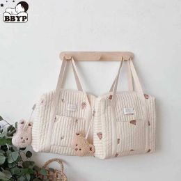 Bags New Cartoon Bear Flower Embroidery Pattern Baby Beige Cotton Fabric Zipper Diaper Handbag Luggage Mommy Bag With Pocket