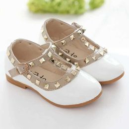 IZUT Sandals Girls Shoes Spring Children Shoes Girl Rivets Princess Autumn Toddler Girls Kids Flat Shoes T-Tied Style Girls Summer Sandals 240419