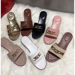 Slippers Open Toed Solid Color Metal Decorative Sandals Women in the Summer of Fashionable Style, Flat Bottomed Straight Line