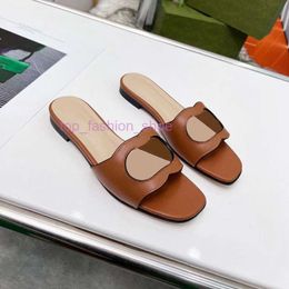 Fashion Designer Slipisti da donna Summer Luxury Flat Sandals Hotel in pelle di scarpa di alta qualità Hotel comodo drash casual spiaggia flip-flop 35-44
