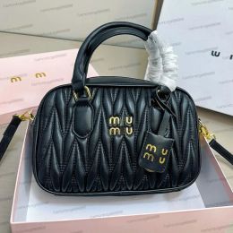 10a Miui Wander Umhängetasche Matelasse Bowling -Designer -Tasche für Frauen Leder Luxurys Taschen Top Griff Mini Cross Body Clutch Handtasche Pochette Halb Mondtaschen