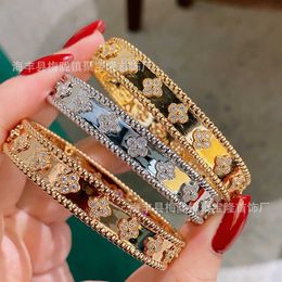 Designer fashion Van Four Leaf Grass Precision Edition Kaleidoscope Bracelet Womens 18k Gold Plated Buckle Full Sky Star